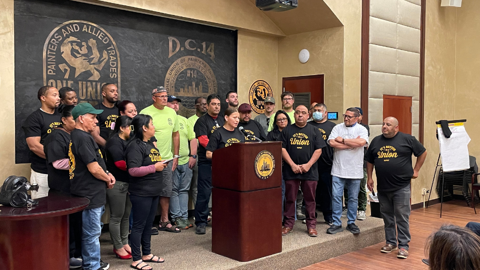 Chicago area workers cite dangerous conditions in filing for union